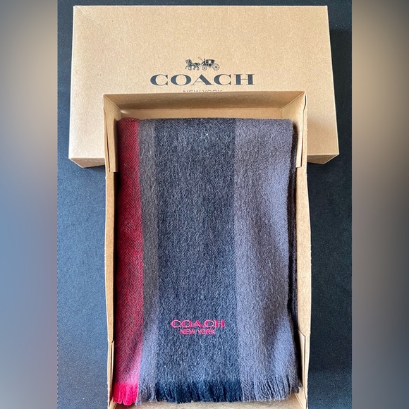 CASHMERE BLEND VARSITY SPORT SCARF (COACH F86547)
OXBLOOD - Picture 1 of 4